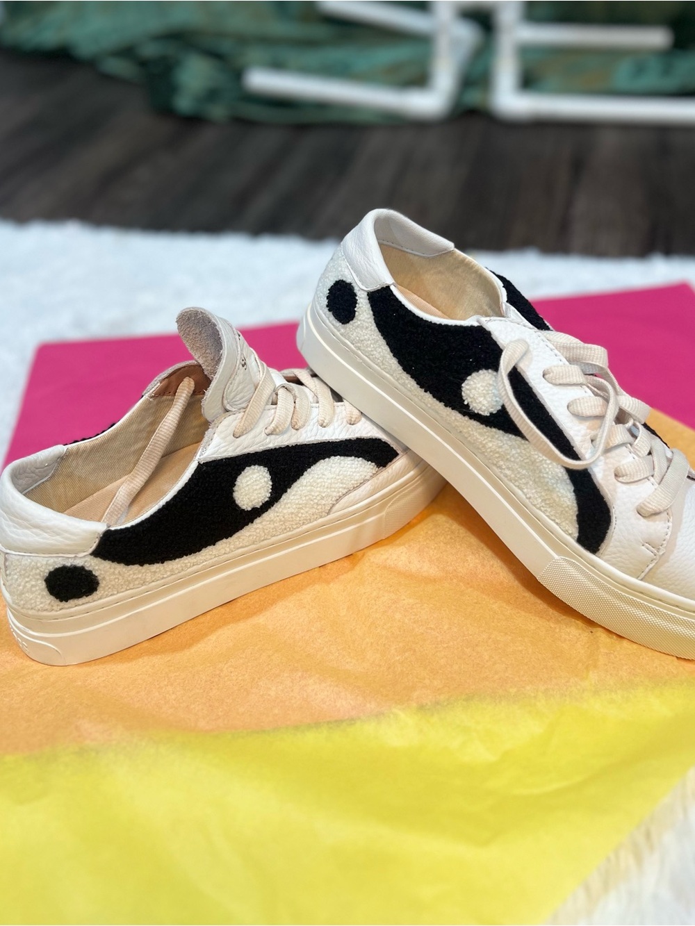 Soludos Cream & Black Low-Top Sneakers with Polka Accent